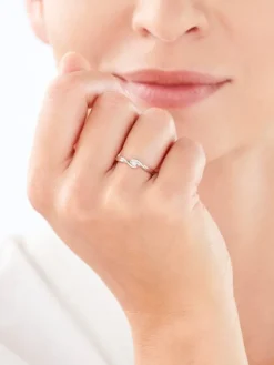 New Apart Pierścionek z różowego i białego złota z brylantem - 0,02 ct - próba 375