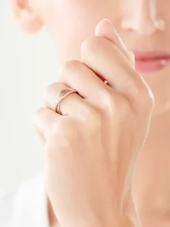 Discount Apart Pierścionek z żółtego, białego i różowego złota z diamentami - 0,07 ct - próba 585