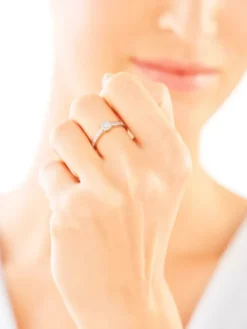 Apart Pierścionek z żółtego i białego złota z diamentami - 0,09 ct - próba 585< Pierścionki