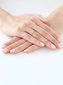 Apart Pierścionek z żółtego i białego złota z diamentami - 0,09 ct - próba 585< Pierścionki