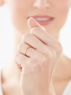 Apart Pierścionek z żółtego i białego złota z brylantem - 0,01 ct - próba 375< Pierścionki