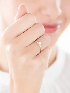 Apart Pierścionek z żółtego i białego złota z brylantem - 0,20 ct - próba 585< Pierścionki