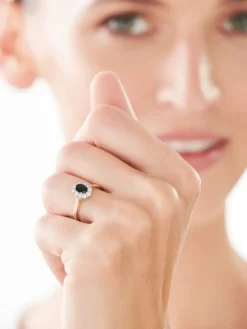 Clearance Apart Pierścionek z żółtego i białego złota z brylantami i szafirem - próba 585