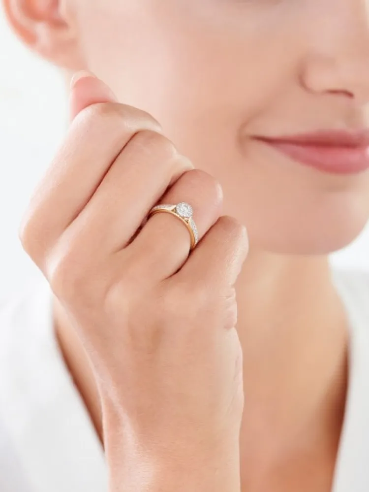 Outlet Apart Pierścionek z żółtego i białego złota z brylantami - 0,35 ct - próba 585