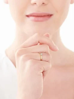 Clearance Apart Pierścionek z żółtego i białego złota z brylantem - 0,02 ct - próba 375