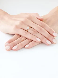 Apart Pierścionek z żółtego i białego złota z diamentami - 0,05 ct - próba 375< Pierścionki