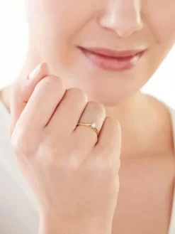 Discount Apart Pierścionek z żółtego i białego złota z brylantem - 0,10 ct - próba 585