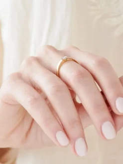 Clearance Apart Pierścionek z żółtego i białego złota z brylantem - 0,05 ct - próba 585