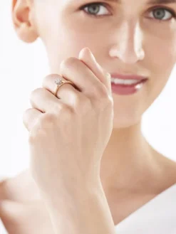 Clearance Apart Pierścionek z żółtego i białego złota z brylantami - 0,06 ct - próba 750