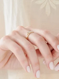 Apart Pierścionek z żółtego i białego złota z brylantami - 0,07 ct - próba 585< Pierścionki