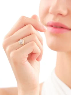 Sale Apart Pierścionek z żółtego i białego złota z brylantami - 0,05 ct - próba 375