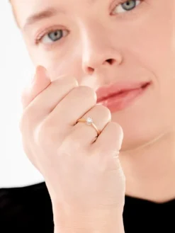 Sale Apart Pierścionek z żółtego i białego złota z brylantami - 0,13 ct - próba 585