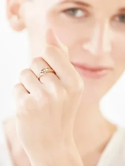 Apart Pierścionek z żółtego i białego złota z brylantami - 0,11 ct - próba 585< Pierścionki