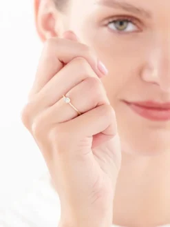New Apart Pierścionek z żółtego i białego złota z brylantem - 0,05 ct - próba 375