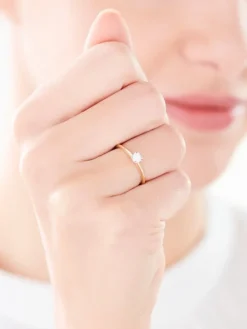 Apart Pierścionek z żółtego i białego złota z brylantem - 0,15 ct - próba 585< Pierścionki