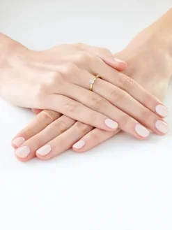 Apart Pierścionek z żółtego i białego złota z brylantem - 0,02 ct - próba 375< Pierścionki
