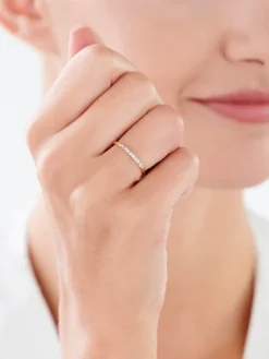 Discount Apart Pierścionek z żółtego i białego złota z diamentami - 0,02 ct - próba 375