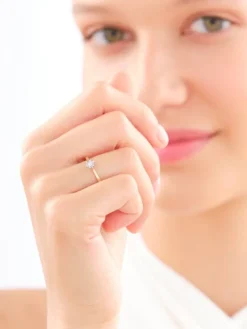 Online Apart Pierścionek z żółtego i białego złota z brylantem - 0,05 ct - próba 585