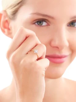 Apart Pierścionek z żółtego i białego złota z diamentami - 0,08 ct - próba 585< Pierścionki