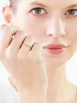 Best Apart Pierścionek z żółtego złota z brylantem - 0,16 ct - próba 585