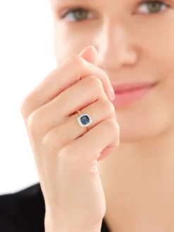 Apart Pierścionek z żółtego złota z diamentami i topazem London Blue - próba 585< Wszystkie