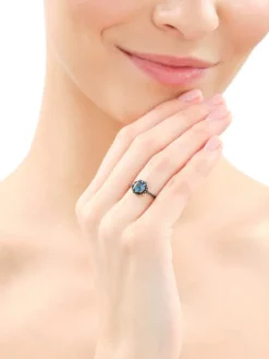 Discount Apart Pierścionek z żółtego złota z czarnymi brylantami i topazem London Blue - próba 585