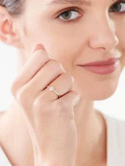 Best Apart Pierścionek z żółtego złota z diamentami - 0,10 ct - próba 585