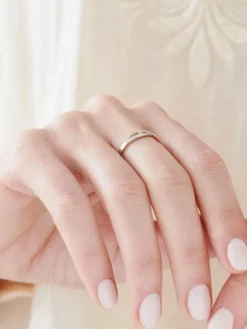 Apart Pierścionek z żółtego złota z brylantem - 0,02 ct - próba 585< Pierścionki
