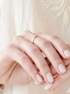 Clearance Apart Pierścionek  z żółtego złota z diamentami - 0,02 ct - próba 375