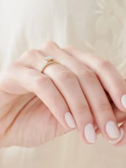 Apart Pierścionek z żółtego złota z brylantami - 0,33 ct - próba 585< Pierścionki