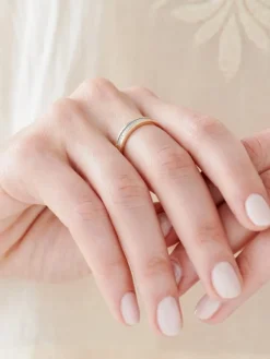 Apart Pierścionek z żółtego złota z diamentami - 0,06 ct - próba 585< Pierścionki