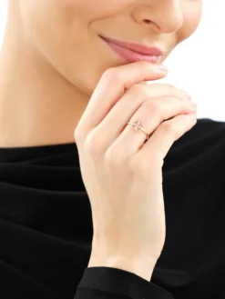 Apart Pierścionek z żółtego złota z diamentem - koniczyna - 0,006 ct - próba 585< Wszystkie