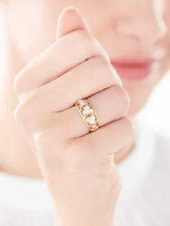 Apart Pierścionek z żółtego złota z diamentami  - kwiaty - 0,05 ct - próba 585< Pierścionki