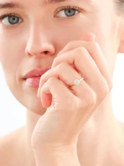 Sale Apart Pierścionek z żółtego złota z brylantami - 0,11 ct - próba 585