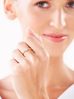 Best Apart Pierścionek z żółtego złota z diamentami - 0,09 ct - próba 375