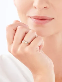 New Apart Pierścionek z żółtego złota z diamentami - 0,04 ct - próba 375