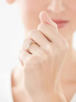 Apart Pierścionek z żółtego złota z brylantami - 0,008 ct - próba 375< Pierścionki