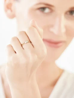 Apart Pierścionek z żółtego złota z brylantami - 0,08 ct - próba 585< Pierścionki