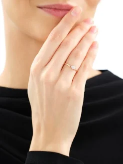 Apart Pierścionek z żółtego złota z diamentami - 0,04 ct - próba 375< Wszystkie