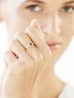 Apart Pierścionek z żółtego złota z diamentami i szafirem - próba 585< Pierścionki