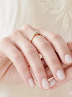 Apart Pierścionek z żółtego złota z diamentami - 0,12 ct - próba 585< Pierścionki