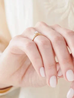 Sale Apart Pierścionek z żółtego złota z brylantami - 0,24 ct - próba 750