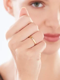 Apart Pierścionek z żółtego złota z brylantem - 0,006 ct - próba 375< Pierścionki