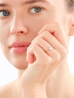 Discount Apart Pierścionek z żółtego złota z brylantami - 0,16 ct - próba 585