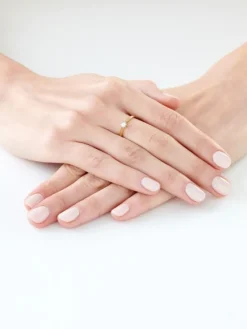 Clearance Apart Pierścionek z żółtego złota z brylantem - 0,08 ct - próba 585