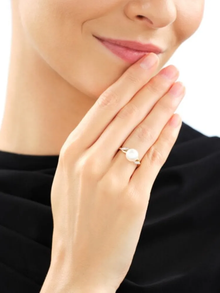 Clearance Apart Pierścionek z żółtego złota z diamentami i perłą - próba 585