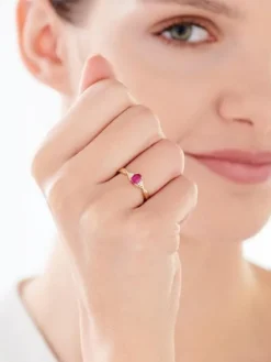 Apart Pierścionek z żółtego złota z diamentami i rubinem - próba 585< Pierścionki