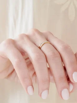Apart Pierścionek  z żółtego złota z diamentami - 0,02 ct - próba 375