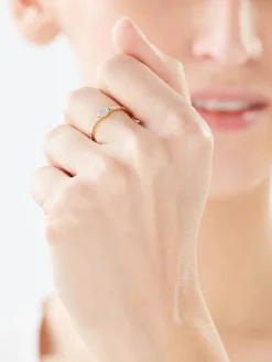 Apart Pierścionek z żółtego złota z diamentami - 0,08 ct - próba 375< Pierścionki