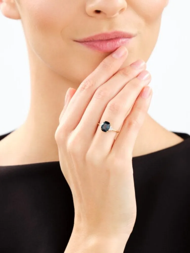 Apart Pierścionek z żółtego złota z diamentami i topazem London Blue - próba 585< Wszystkie